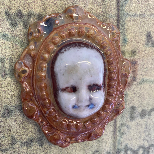 Mini Beed Head w/ Brown Frame | Magnet